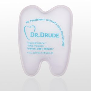 Kuehlkissen-zahnform-bedruckt-einfarbig-zahnarzt-zahnarztpraxis-zahnpromo-shop-kundenmuster1
